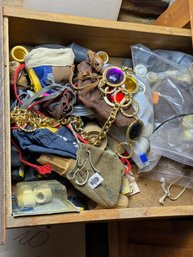 (102A) REALLY COOL MIXED VINTAGE COLLECTIBLE LOT- BILLARD BALLS, METAL, STONE, FIGURINES AND MORE!