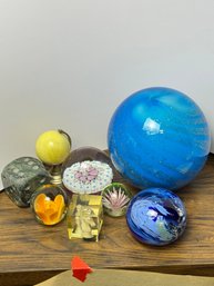 (21A) COLLECTION OF BEAUTIFUL GLASS AND LUCITE PAPERWEIGHTS