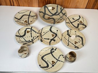 (58) STAMPED COLLECTION OF ARTIST POTTERY PLATES AND CUPS