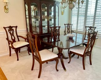 Stunning Thomasville Mahogany Dining Room Set, Breakfront China Closet & 6 Chairs