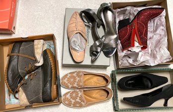 Womens Size 7 Fashion Shoes  Some New! Jessica Simpson Red Boots, Antelope Leather Flats, Renee Black Heel