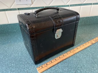 Tuscan Vinyl Jewelry Box With Mirror And Locking Key