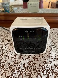 Sony Dream Machine Alarm Clock Radio Has Dim Display.