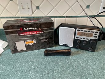 RadioShack AM/FM Weather Radio Plug-in And Battery