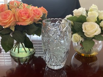 Crystal & Flowers, Vintage INTAGLIO DAISY Crystal Starburst Glass Vase 8' Serrated Top, 2 Addtl Silk Rose