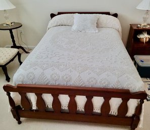 Full Size Bed: Wood Headboard & Footboard, Mattress & Boxspring Set (Guest Room Bed, Hardly Used)