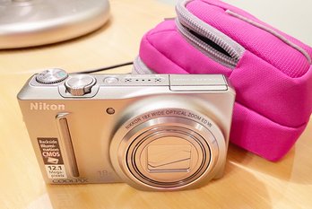 NIKON Coolpix S9100 Digital Camera, 18x Zoom. Backside Illumination CMOS 12.1 Megapixel Carrying Case & Charge