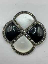 AN5 Sterling Silver  Onyx And Mother Of Pearl Pin Brooch 23.35g