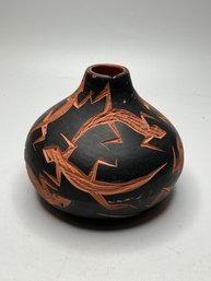 Sky City Shdiyaaitsa 1994 Red Pottery Small Vase Carved Lizards