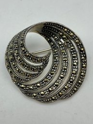 AN47 925 Sterling Silver And Marcasite Wave / Swirl Design Pin Brooch 9.65gr