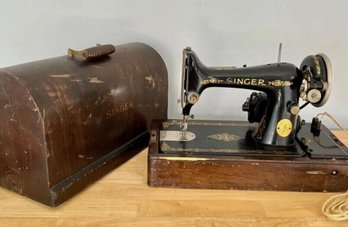 SINGER Blackside Electric Motor Sewing Machine With Bentwood Case