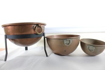 Three Copper Nesting Bowls On Stand (K43)