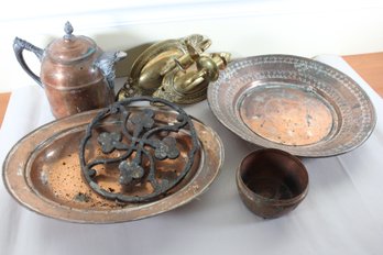 Assorted Brass And Copper Decor (K44)