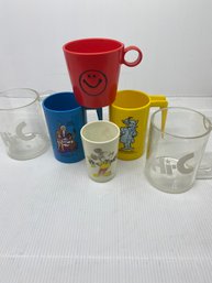Vintage Plastic Drinking Cups (K22)