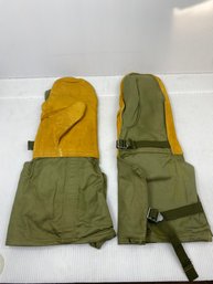 Pair Of Gloves By Illinois Glove Company (K30)