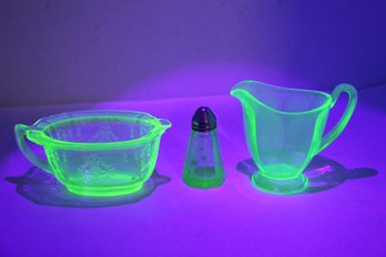 Three Pieces Vaseline Glass (JD48)