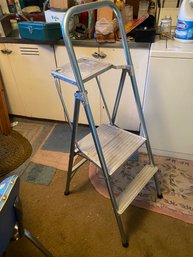 Metal Folding Step Stool (B26)