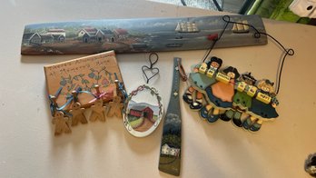 Assorted Wooden Home Decor (298)