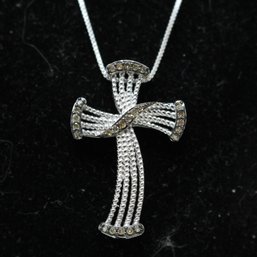 Sterling Silvr Necklace With Cross Pendant (1)