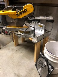 DeWalt Double Bevel Sliding Compound Mitre Saw (SH32)