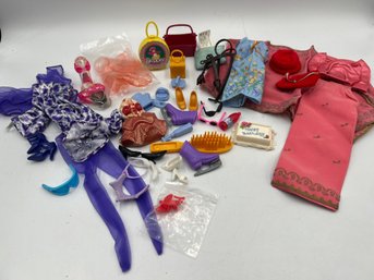 Doll And Barbie Accessories (j35)