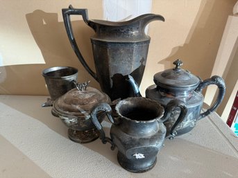 Assorted Silverplate Items (G104)