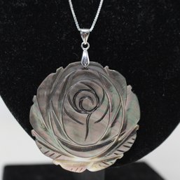 Sterling Silver Necklace With Mother Of Pearl Pendant (129)