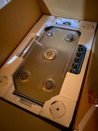 $1500 NEW Frigidaire 36' Gas Cooktop Stainless Steel-FPGC3677RS