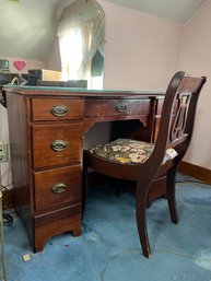 Desk & Chair (BR1-2)