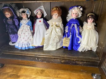 Dolls Bottom Shelf (B16)