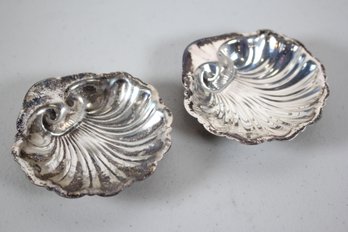 43g Two Small Sterling Silver Shells (10)