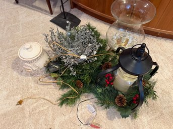 Holiday Decor (J67)