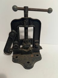 Vintage NYE Pipe Vice Cast Iron (jD15)