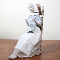 The Embroider Lladro Figurine (5)