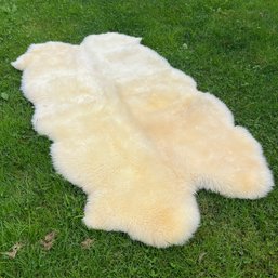 White Sheepskin Rug 44' X 73' (9)