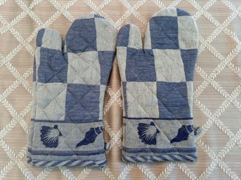 Pair Of Oven Mitts (313)