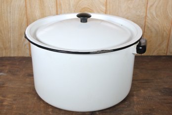 Covered White Enamel Pot (69)