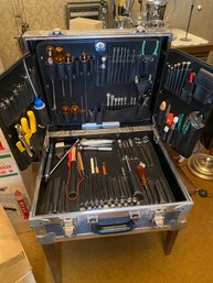 Large Tool Kit In Case (LR)
