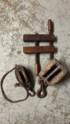 Wooden Pulleys And Clamp (JD)
