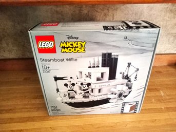 Lego: Disney - Steamboat Willie {Retired Edition} - 95% Assembled