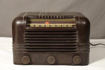 Vintage RCA Victor Model 56x Bakelite Tube Radio -1940's