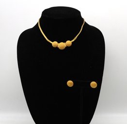 22K YELLOW GOLD NECKLACE AND EARRINGS