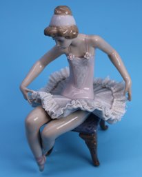 Lladro Seated Pretty Ballerina -SHIPPABLE