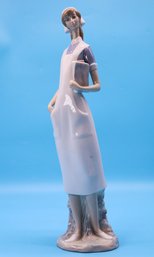 Vintage Lladro Nurse Figurine By Salvador Furio -SHIPPABLE
