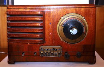 1938 Emerson BQ228 , Wood Case, Tube Radio -SHIPPABLE