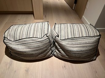 Two Maison De Vacances Poufs - Made In France