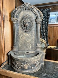 Royal Lion Indoor/outdoor Wall Fountain Statue