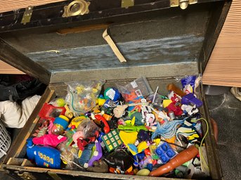Huge Trunk Full Of Vintage Kids Toys--- Plus The Trunk!!