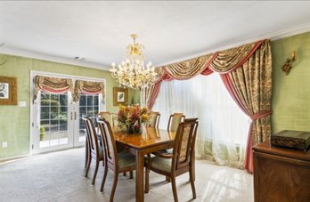 Vintage Thomasville Dining Table, 6 Chairs, Pads  And 2 Leaves