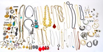 Large Vintage & Costume Jewelry Lot  Necklaces, Brooches, Earrings, Bracelets & More
